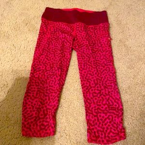 Pink Lululemon cropped leggings